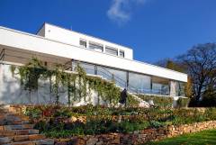 Vom Planeten Bauhaus zwischengelandet: die ikonische Villa Tugendhat katapiltiert Brünn ins Zentrum der Architekturgeschichte