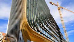 Das "Goldene Schiff" von Zaha Hadid: ein architektonisches Zeichen der Post-Postmoderne