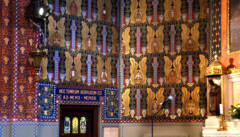 Ein Kirchenraum wie von Gustav Klimt geschaffen