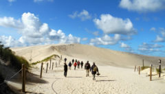 Die große Wanderdüne von Łeba. Ein Berg aus Sand, Wolken und Licht.
