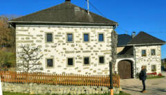 Traditioneller Baustil des Oberen Mühlviertels: ein sog. "Steinbloß-Haus" in Natschwang.